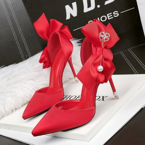 Pointed high heels Red