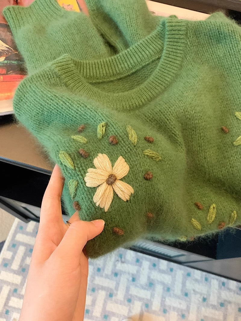 Women's Vintage Green Shivering Embroidered Soft Round Neck Sweater